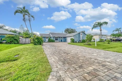 2718 Se Buccaneer Circle Port Saint Lucie FL 34952