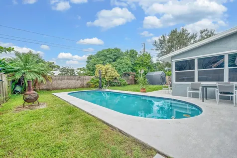 2718 Se Buccaneer Circle Port Saint Lucie FL 34952