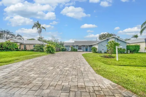 2718 Se Buccaneer Circle Port Saint Lucie FL 34952