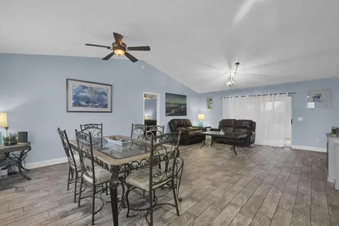 2718 Se Buccaneer Circle Port Saint Lucie FL 34952