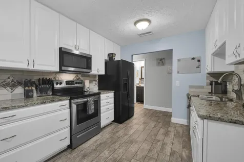 2718 Se Buccaneer Circle Port Saint Lucie FL 34952