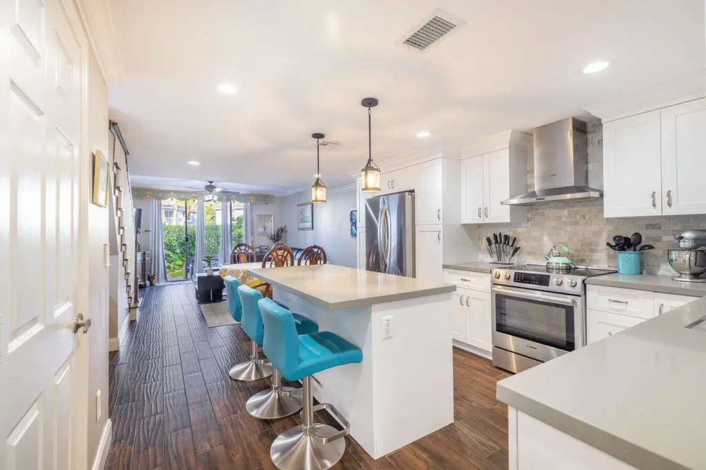 1038 Jeffery Street Boca Raton FL 33487