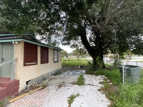 435 N 15th Street Fort Pierce FL 34950