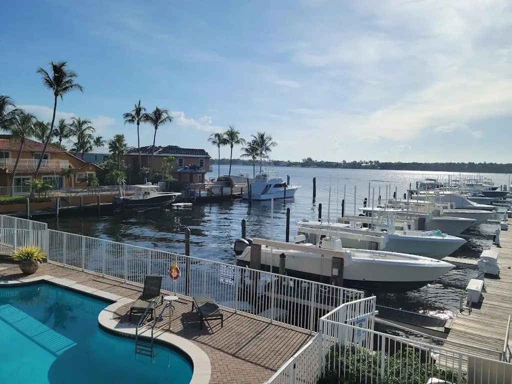 125 Harbors Way Boynton Beach FL 33435