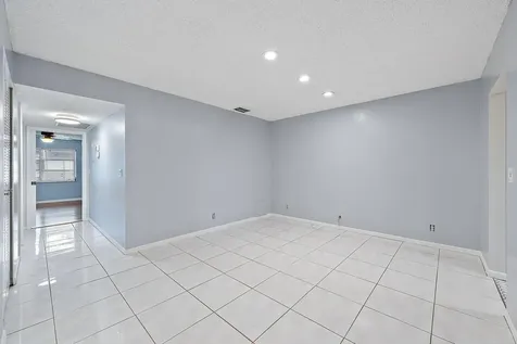 5270 Nesting Way Delray Beach FL 33484