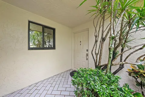5270 Nesting Way Delray Beach FL 33484