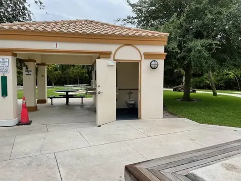 110 Villa Circle Boynton Beach FL 33435
