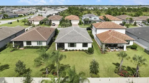 534 Se Crathes Street Port Saint Lucie FL 34984