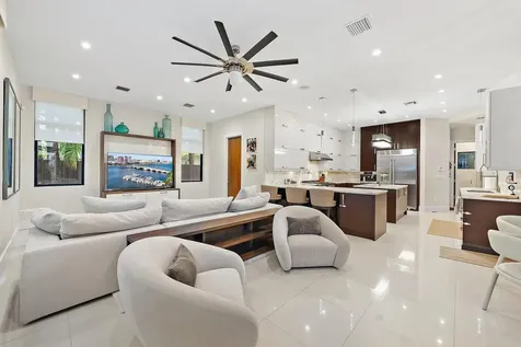 2832 Ne 21st Court Fort Lauderdale FL 33305