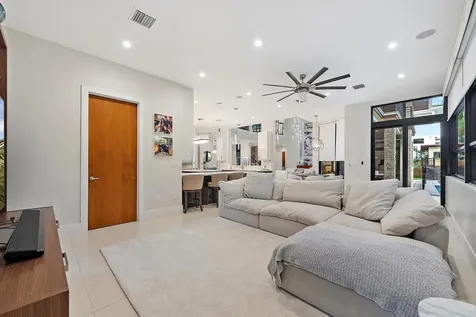 2832 Ne 21st Court Fort Lauderdale FL 33305