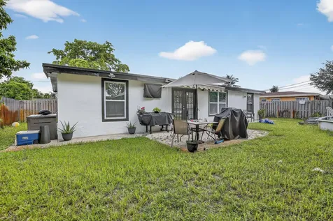 7451 Nw 21st Street Sunrise FL 33313