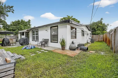 7451 Nw 21st Street Sunrise FL 33313