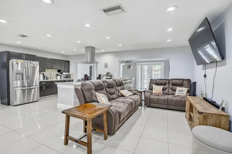 7451 Nw 21st Street Sunrise FL 33313
