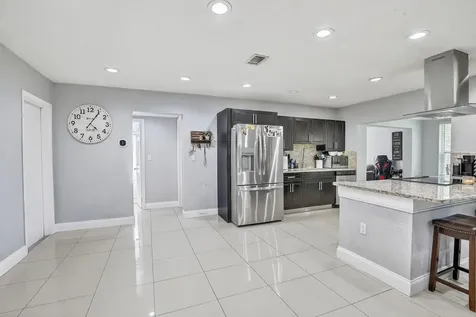 7451 Nw 21st Street Sunrise FL 33313