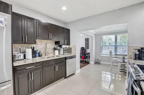7451 Nw 21st Street Sunrise FL 33313