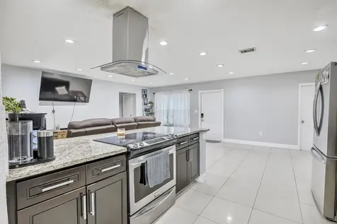 7451 Nw 21st Street Sunrise FL 33313
