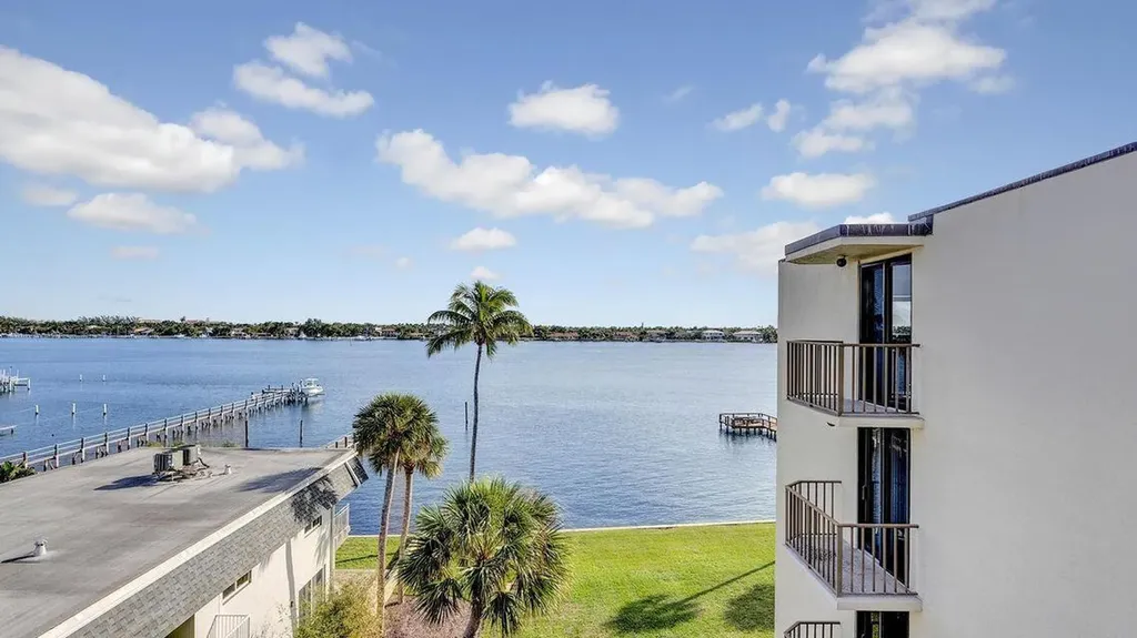 1202 S Lake Drive Lantana FL 33462