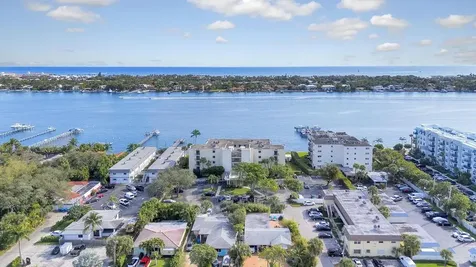 1202 S Lake Drive Lantana FL 33462
