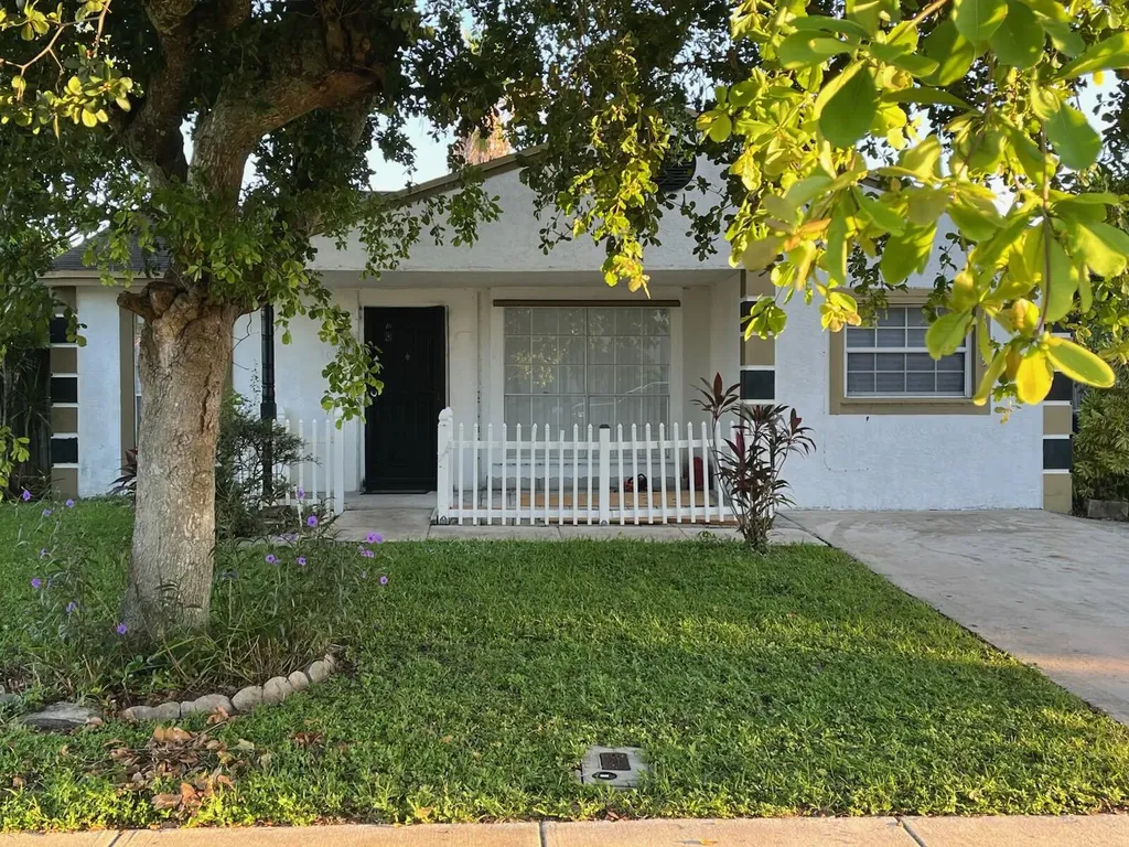 10705 Aquarius Lane Royal Palm Beach FL 33411