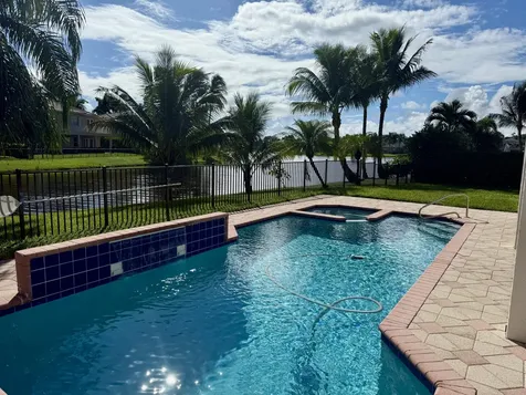 6509 Stonehurst Circle Lake Worth FL 33467