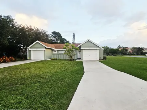 1321 Se La Haven Court Port Saint Lucie FL 34952