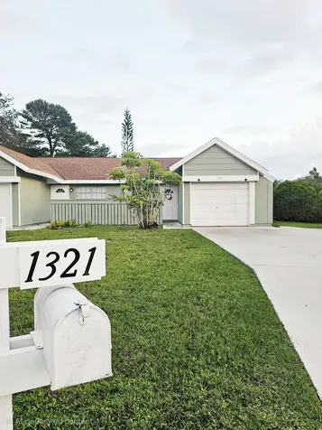 1321 Se La Haven Court Port Saint Lucie FL 34952