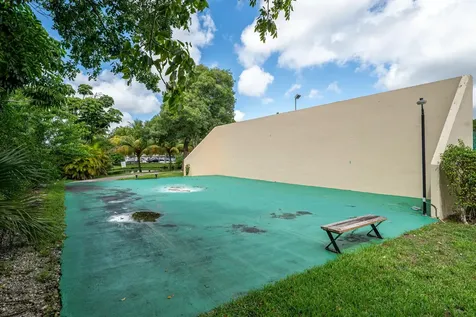 7100 Nw 17th Street Plantation FL 33313