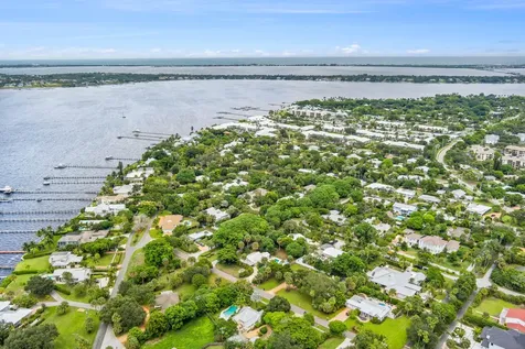 217 Se Oriole Avenue Stuart FL 34996