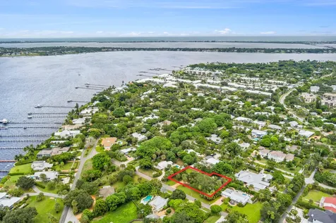 217 Se Oriole Avenue Stuart FL 34996