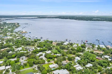 217 Se Oriole Avenue Stuart FL 34996