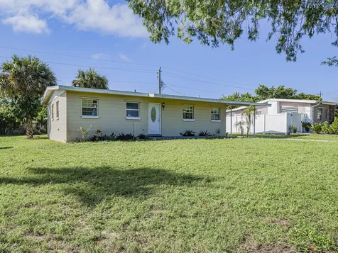 563 4th Place Vero Beach FL 32962