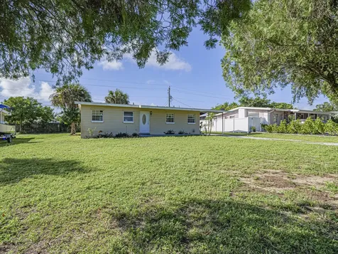 563 4th Place Vero Beach FL 32962