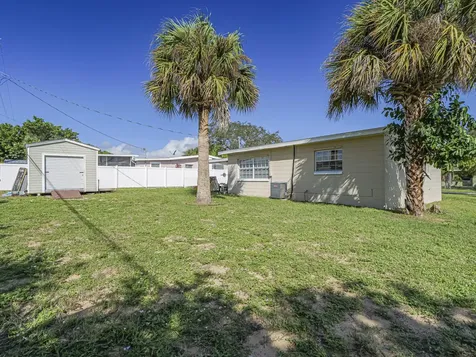 563 4th Place Vero Beach FL 32962