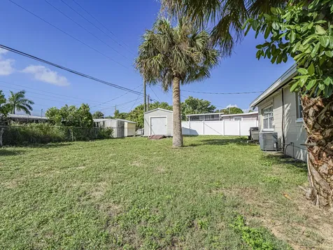 563 4th Place Vero Beach FL 32962