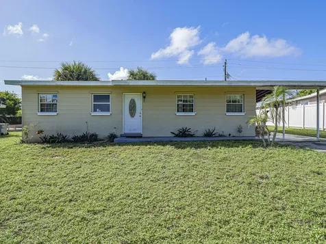 563 4th Place Vero Beach FL 32962