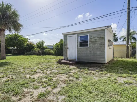 563 4th Place Vero Beach FL 32962