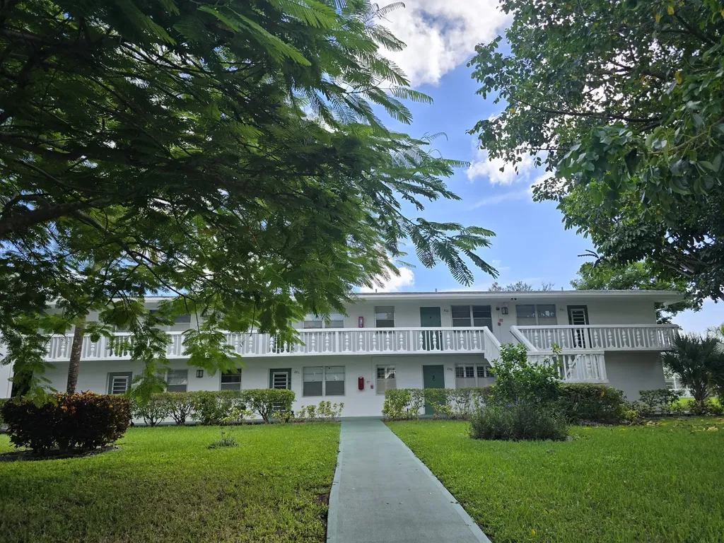 294 Farnham M Deerfield Beach FL 33442