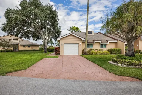 6827 Fountains Circle Lake Worth FL 33467
