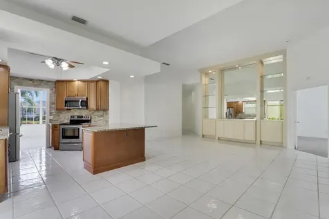 220 Nw Bentley Circle Port Saint Lucie FL 34986