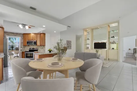 220 Nw Bentley Circle Port Saint Lucie FL 34986