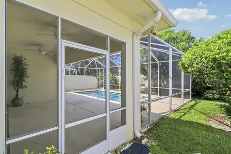 220 Nw Bentley Circle Port Saint Lucie FL 34986