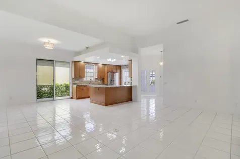 220 Nw Bentley Circle Port Saint Lucie FL 34986