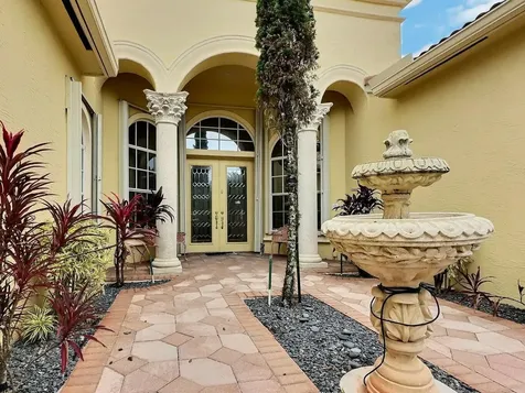8768 Via Prestigio Wellington FL 33411