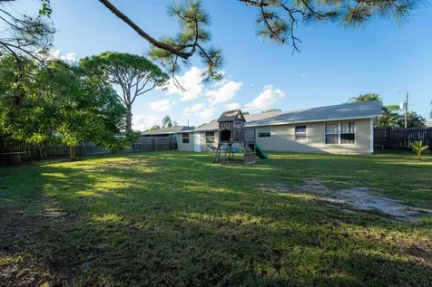 382 Se Evans Avenue Port Saint Lucie FL 34984