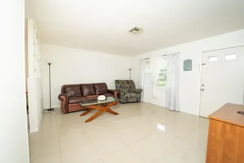 382 Se Evans Avenue Port Saint Lucie FL 34984