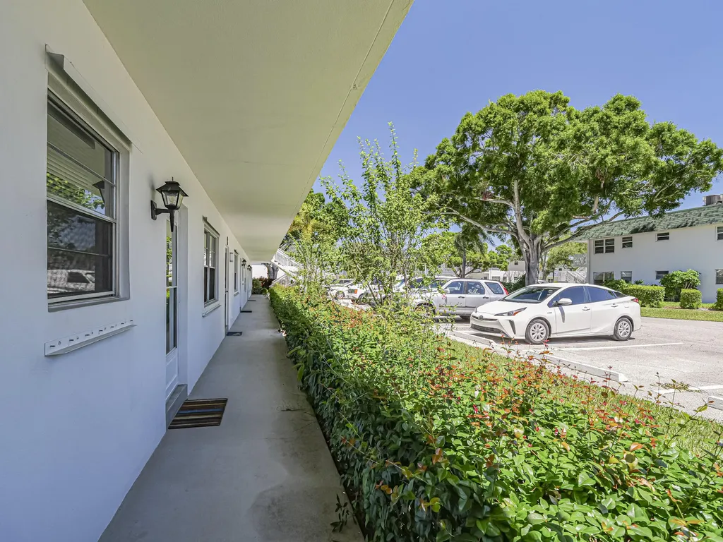 2800 Indian River Boulevard Vero Beach FL 32960