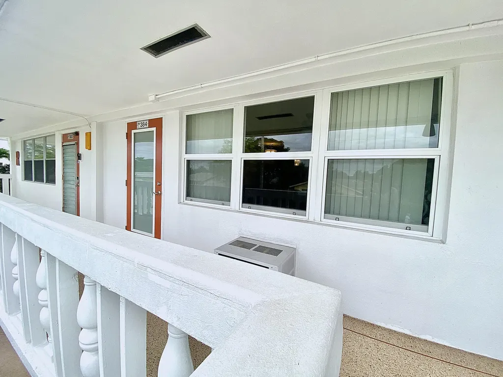 384 Tilford R Deerfield Beach FL 33442