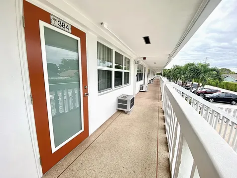 384 Tilford R Deerfield Beach FL 33442