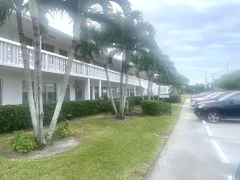 384 Tilford R Deerfield Beach FL 33442
