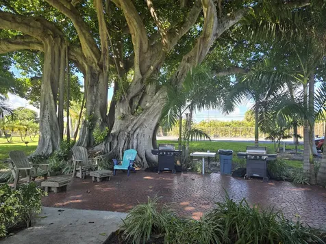 2424 N Federal Highway Boynton Beach FL 33435